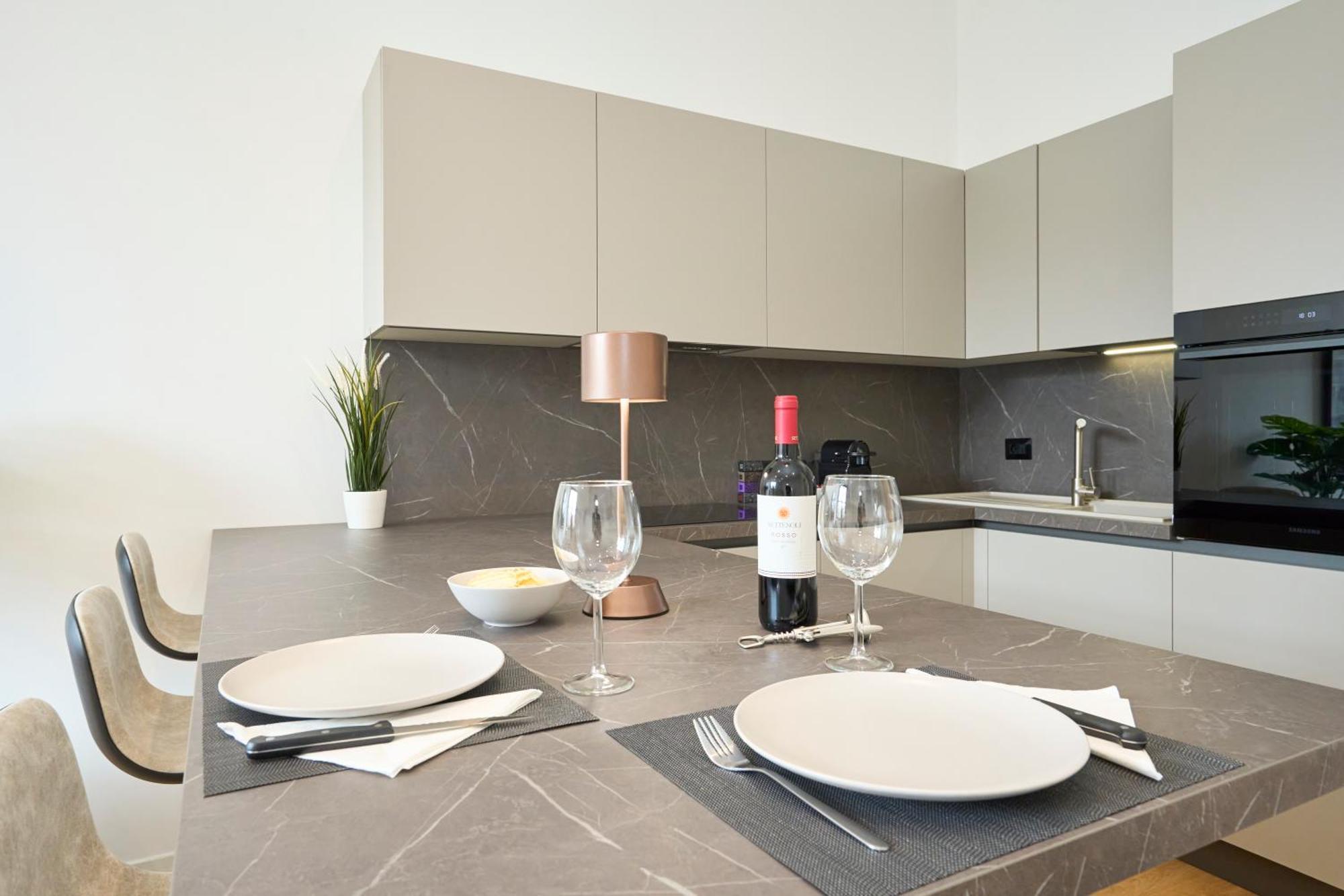 Luxury Design Suite - 20 Minutes From Duomo-Navigli Milaan Buitenkant foto